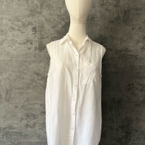 beachlunchlounge White Sleeveless Button Down Top